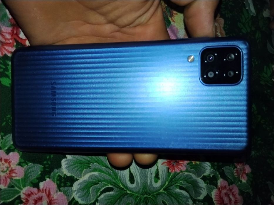 Samsung m 12 holati yaxshi