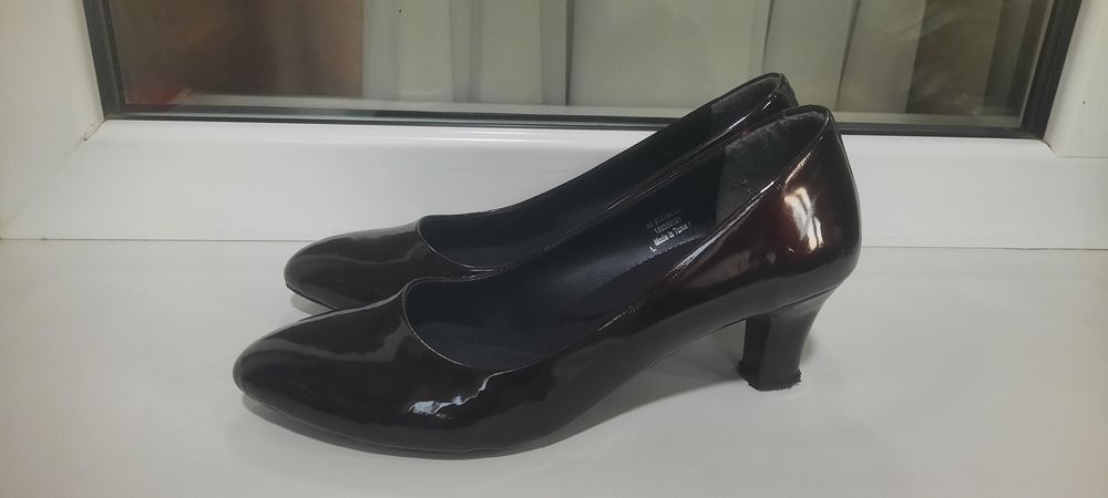 Лакированные лодочки 39 размер