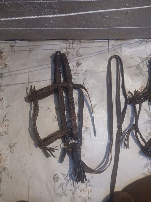 Уздечки новые ..