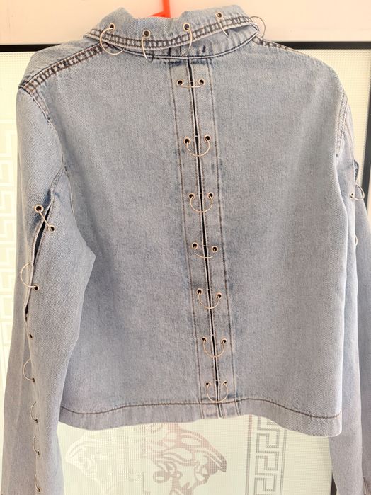 Blugi și jachetă de primăvară