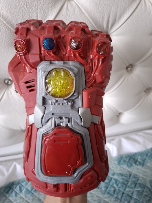 Продаём перчатку таноса