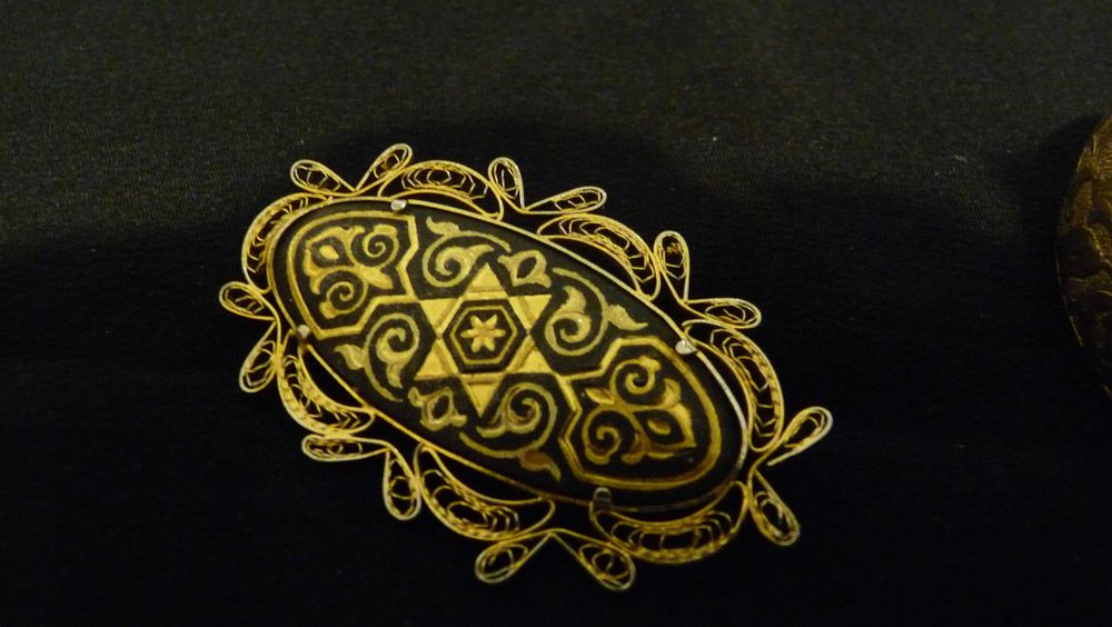 Ретро бижута-90 и повече години-красив подарък за любим човек