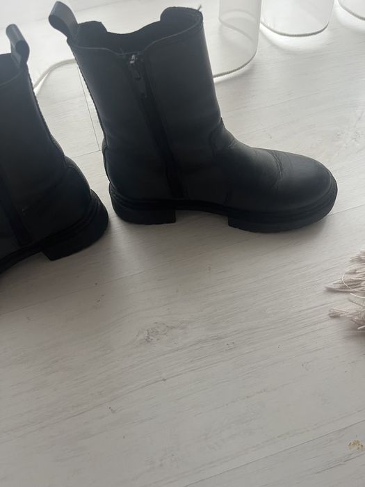 Vand ghete din piele pentru copii