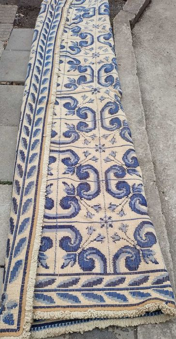 Традиционни килими от регион на Португалия, ръчно изработени.