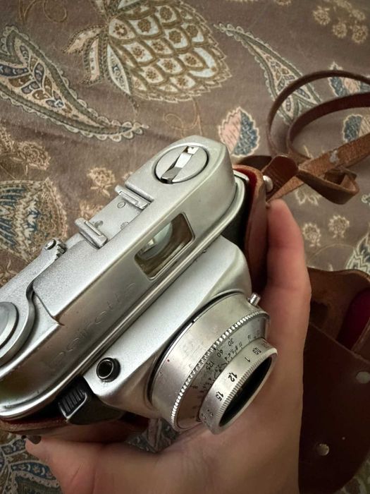 Ретро фотоапарат Beirette Modell 2 с обектив Meritar 2.9/45 и кожен калъф 35мм лента