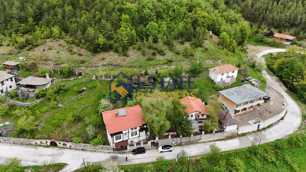 Вила в Пловдив, област-с.Врата площ 400 цена 900000