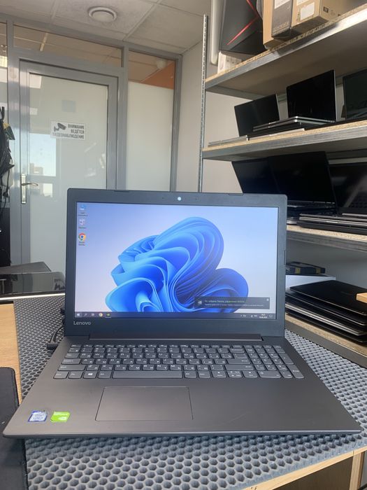 Lenovo i3-7. Ssd 256gb.