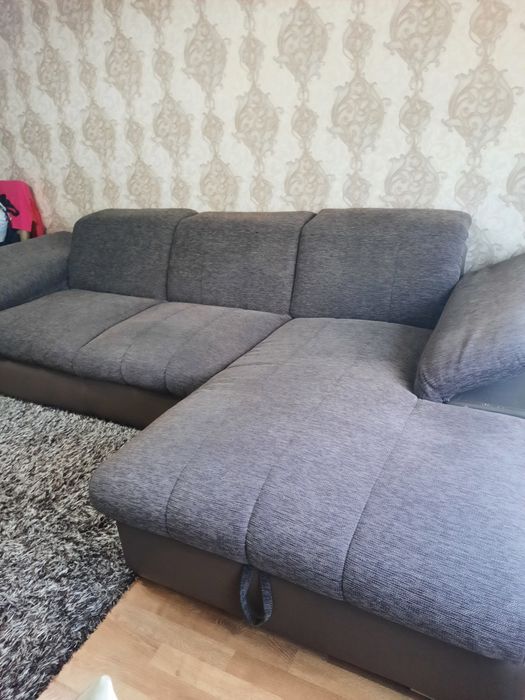Vând colțar cu lada de depozitare în stare perfecta