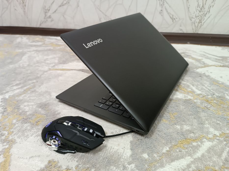 Ноутбук LENOVO i3-8 SSD Windows 10 Pro.