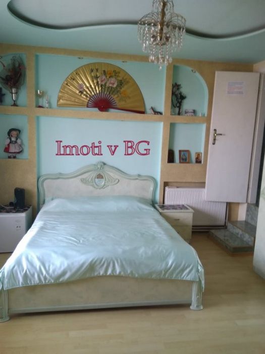 Къща на четири етажа с панорама море в гр. Балчик