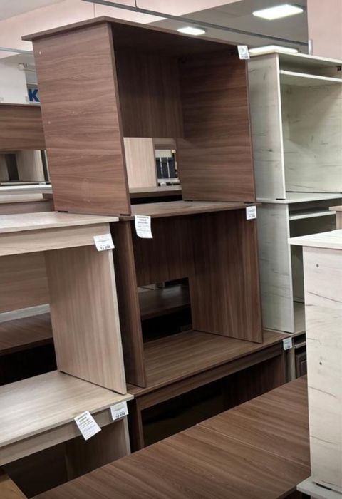 Компактный офисный стол