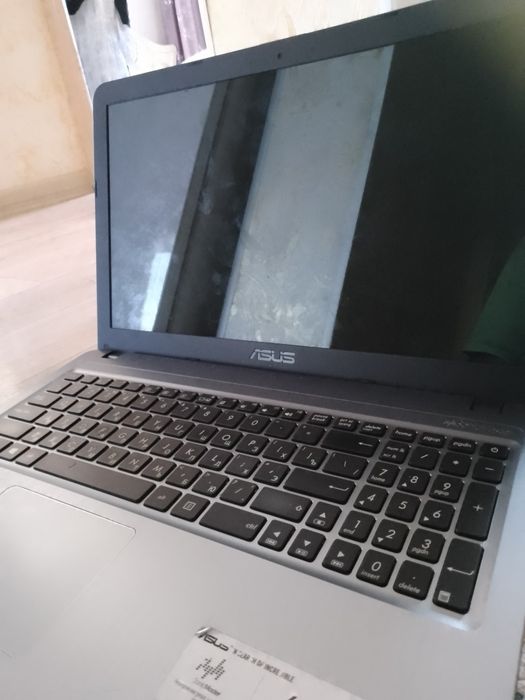 Продаётся ноутбук Asus WIN-O1U60R2J2C7