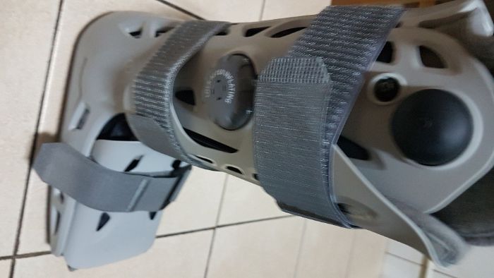 Cizma de imobilizare Aircast Elite-Aircast Standard combina designul t