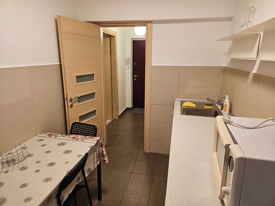 Inchiriez apartament 2 camere renovat, echipat, disponibil imediat