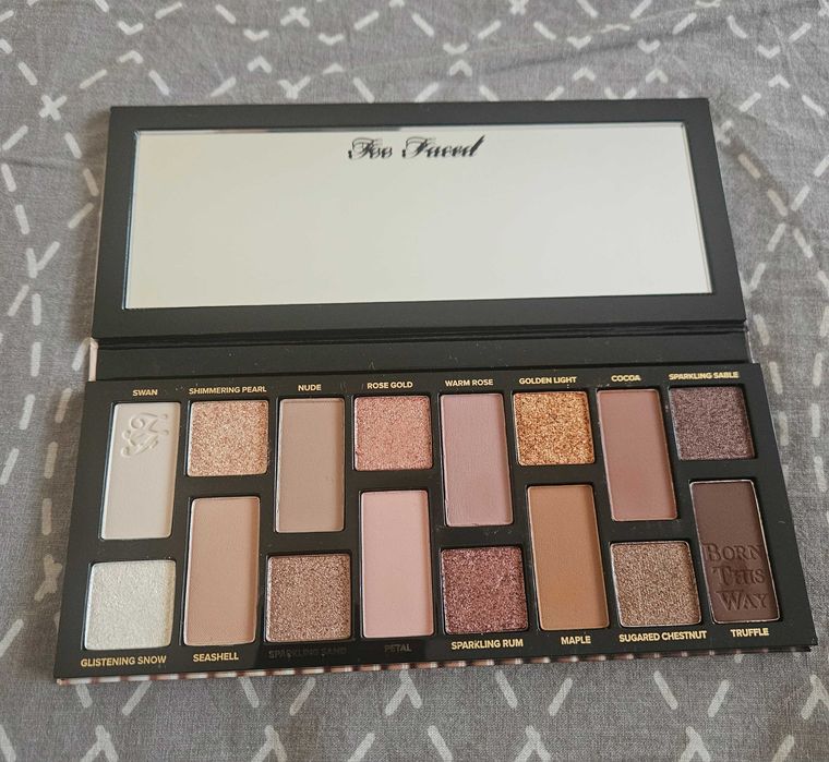 Too Faced Born this Way The Natural Nudes палитра