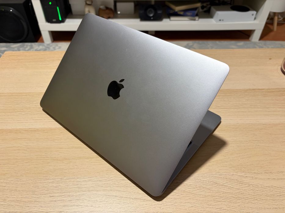 MacBook Air M1 - stare foarte buna