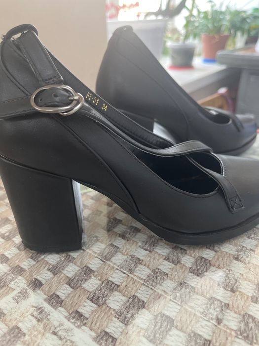 Продам туфли. В отличном состоянии . Размер 34