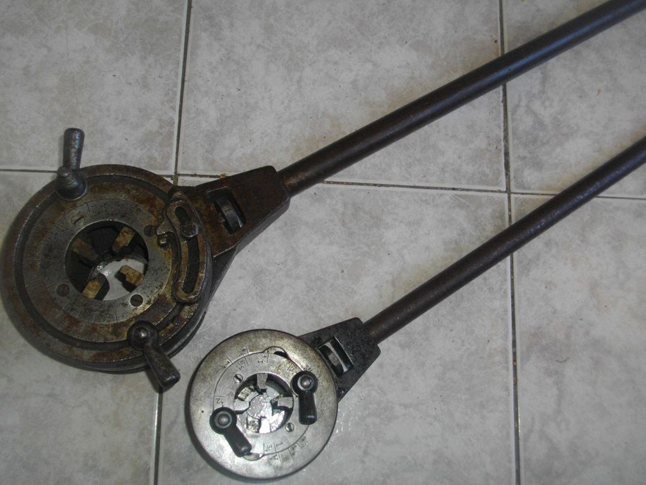 Винторезка винтонарезка плашка чешмеджийска за резби тръби 1/4"-1 1/2"