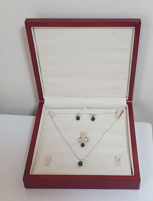 Set aur alb 18k cu diamante naturale si perle