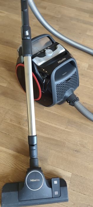 Прахосмукачка Miele + HEPA AirClean филтър