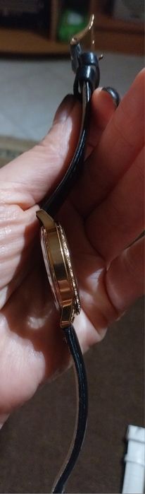 Ръчни дамски часовници GUESS и  CERRUTI 1881