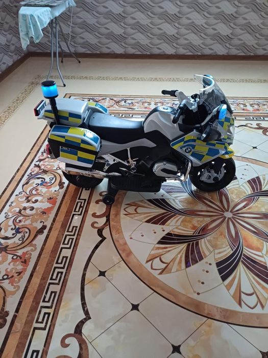 Motocicleta noua pentru copiii