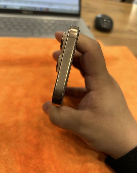 Iphone 16 pro срочно парадаётся