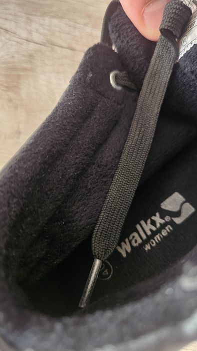 Продаются женские кеды