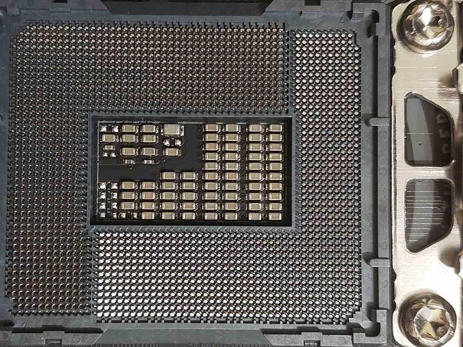 Intel Core i7 13700KF + Asus Rog Strix B760-F Gaming Wi-Fi DDR5