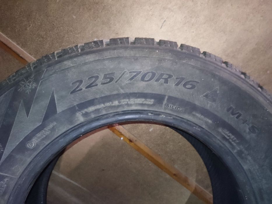 Шины зимние размер 225/70 R16. Б/у.