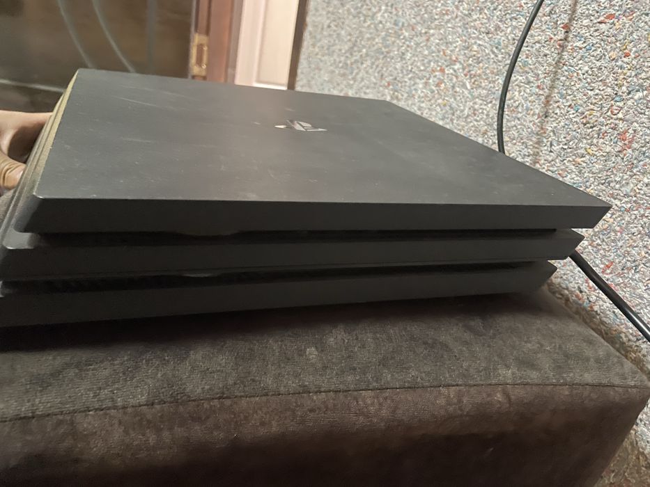 Play station 4 pro yangi 1 qol xotira 1 tb karobka dakument