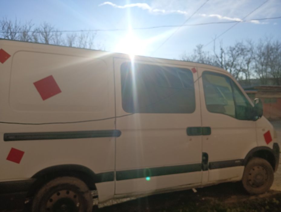 Продавам Опел Мовано