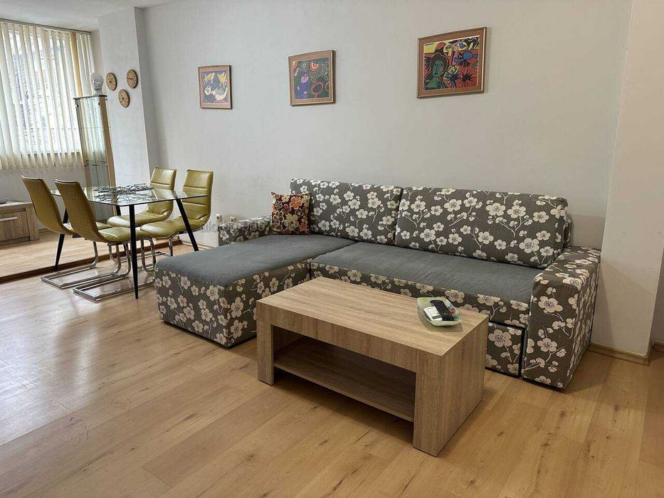 Дава се под наем Двустаен апартамент в Бургас, Център - 65 кв.м за 375 € - Снимка #1