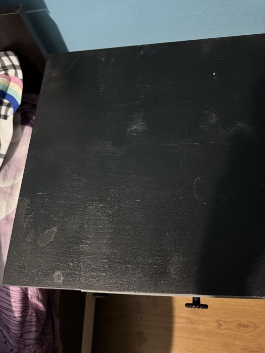 Mobilier vechi vopsit - potrivit pt proiecte de upcycle