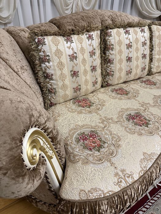 Диван и два кресла