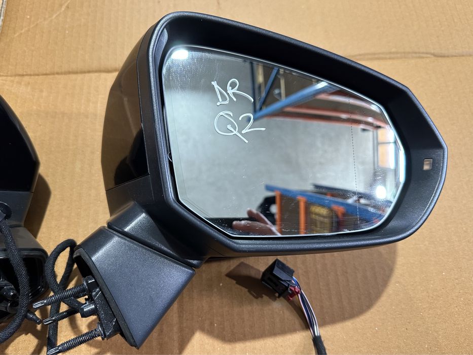 Oglinzi, Oglinda stanga / Oglinda dreapta Audi Q2 2017-2024