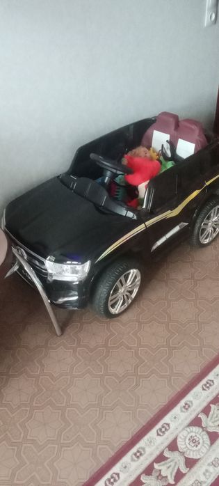 Продам детскую машину новая