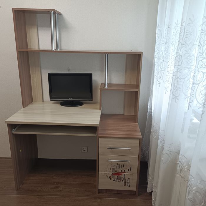 Стол компьютерный