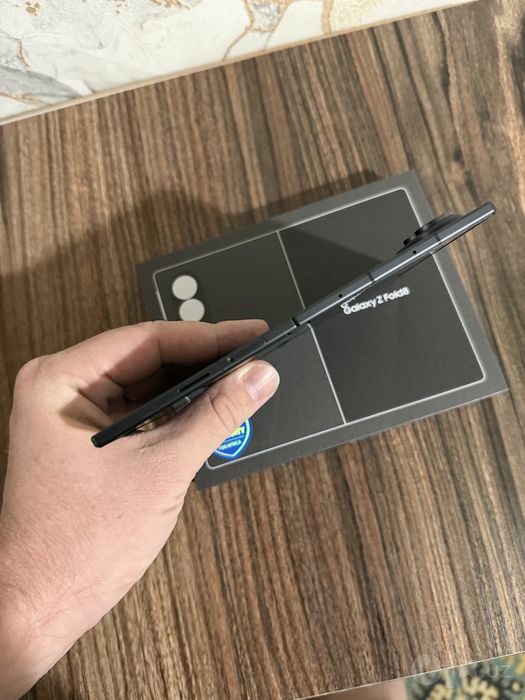 Продаю Samsung Galaxy Z Fold 8