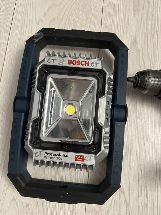 Set profesional Bosch - bormasina plus Lampa