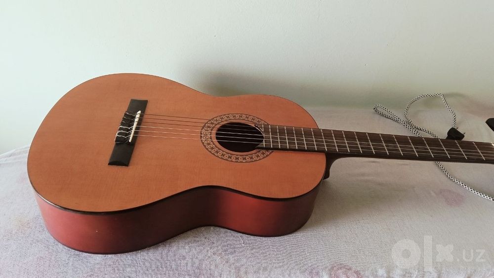Gitara sotiladi deyarli yangi