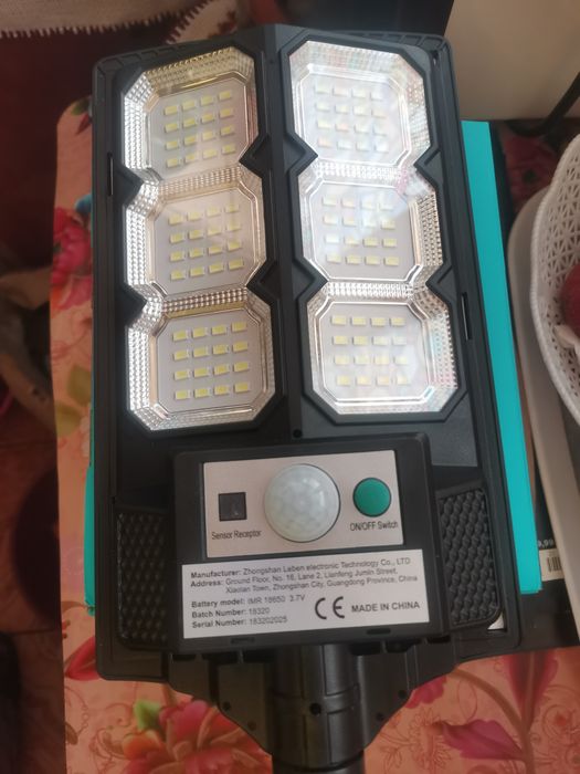 Lampa solara pe leduri
