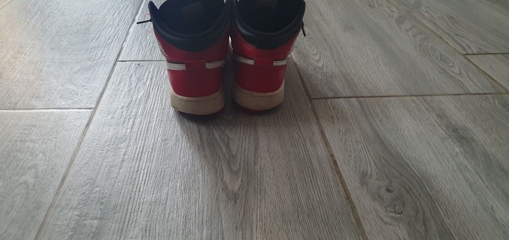 Jordan 1 , culoare roșii