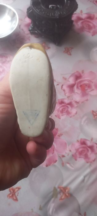 Suvinir etikla sotiladi