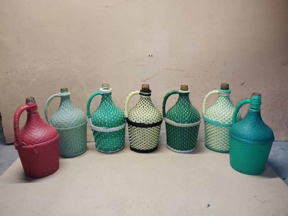 Стари стъклени дамаджани