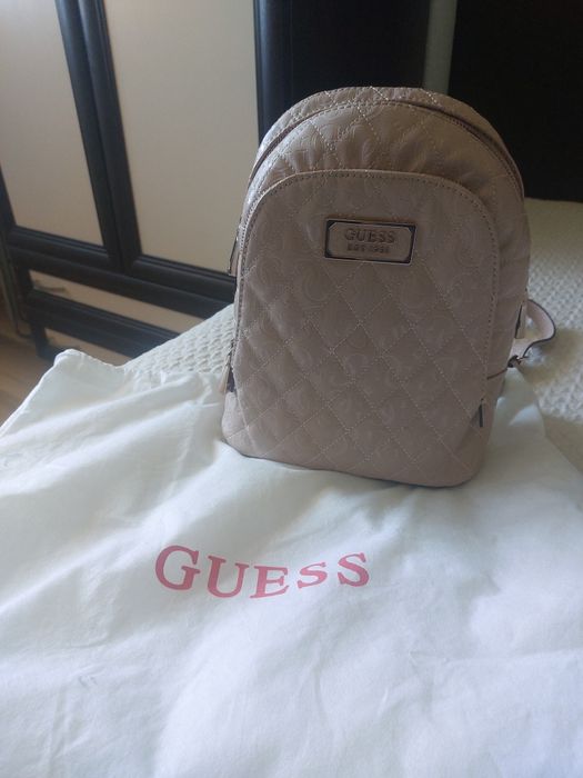 Оригинална раничка Guess