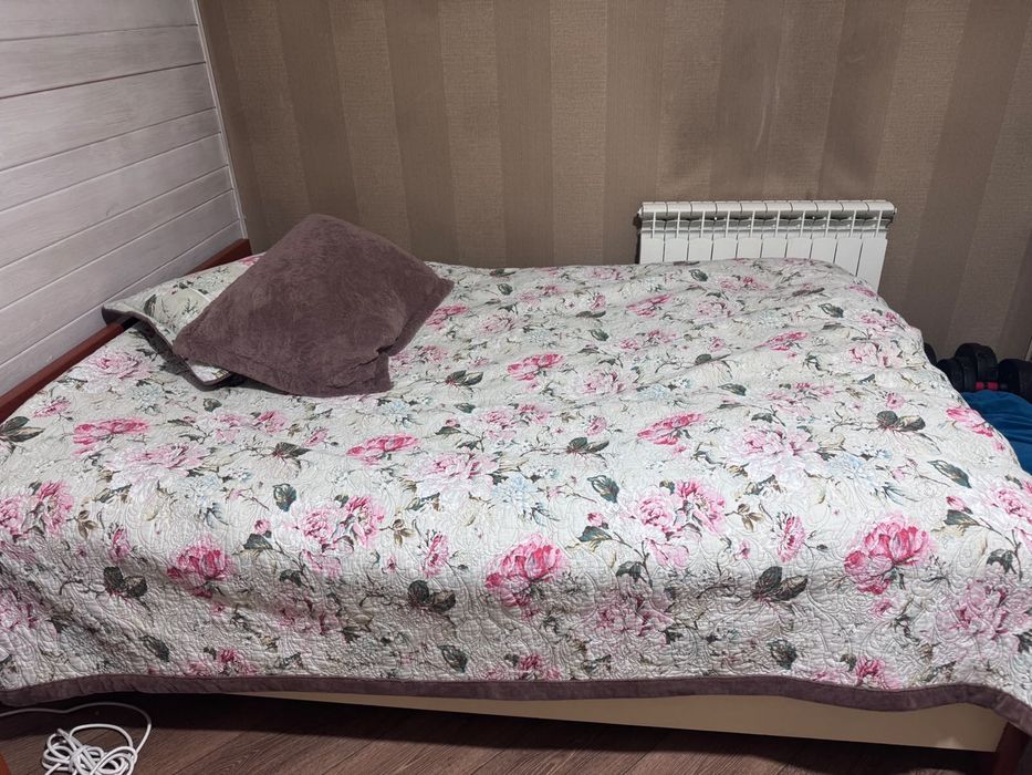 Продам спальный гарнитур