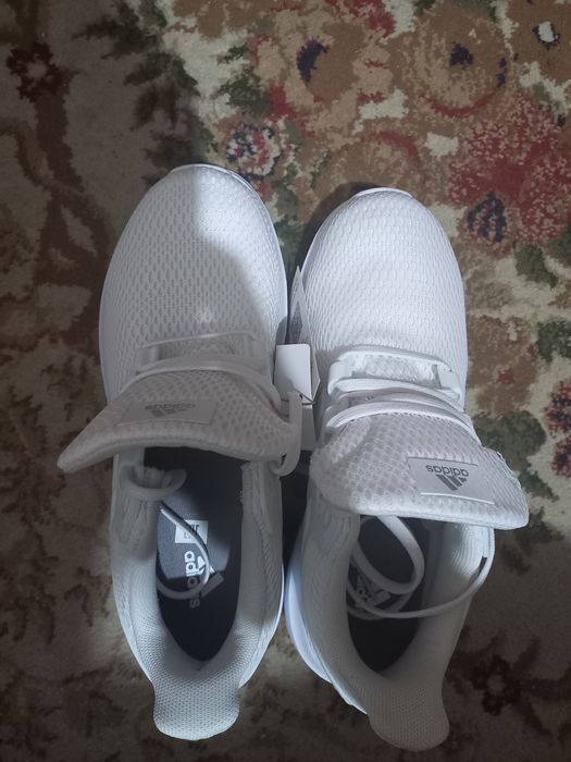 Кроссовки adidas