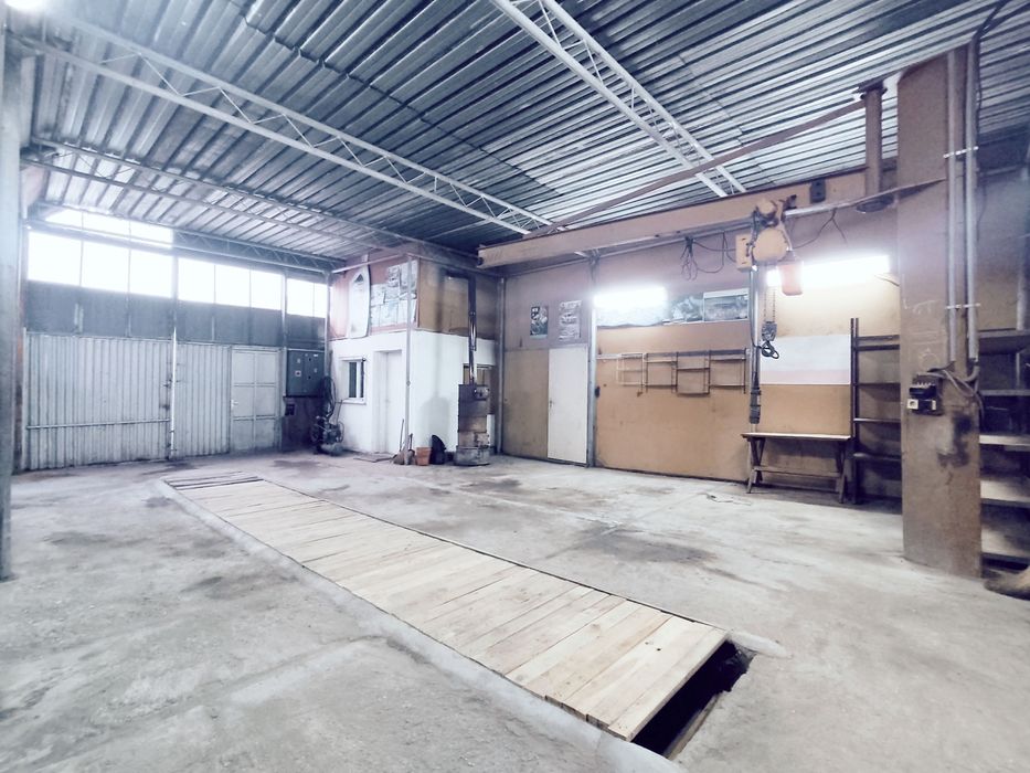 Дава се под наем Склад в Русе, Център - 250 кв.м за 350 € - Снимка #1