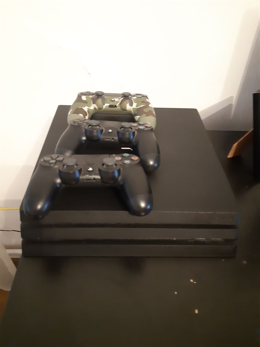 Ps4 pro with clearance 2 controllers